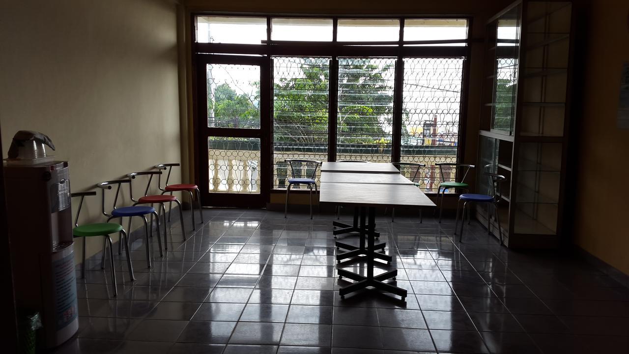 Kampung Bule Hostel Labuan Bajo Eksteriør bilde
